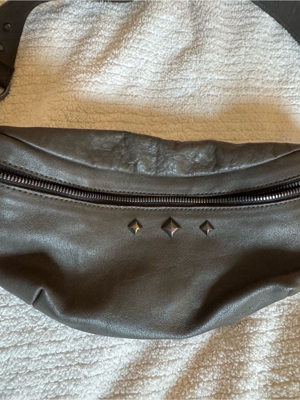Evoke Leather Sling Bag - Picture 6 of 9